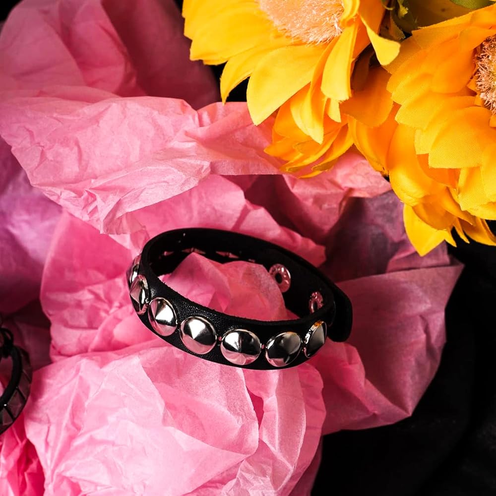 【EGO TRIPPING☆】CLASSY STUDS BRACELET Amazon.com: Edgda Punk Rock Pyramid Rivet Studded Wristband